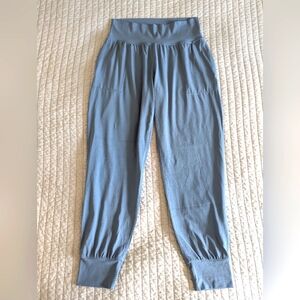 🏵️ATHLETA🏵️SALUTATION JOGGER, Blue Gray, Sz. Medium, LIKE NEW!!